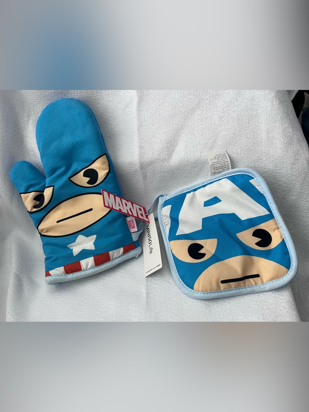 Marvel Collectible Mitten & Potholder Captain America Character Pouches